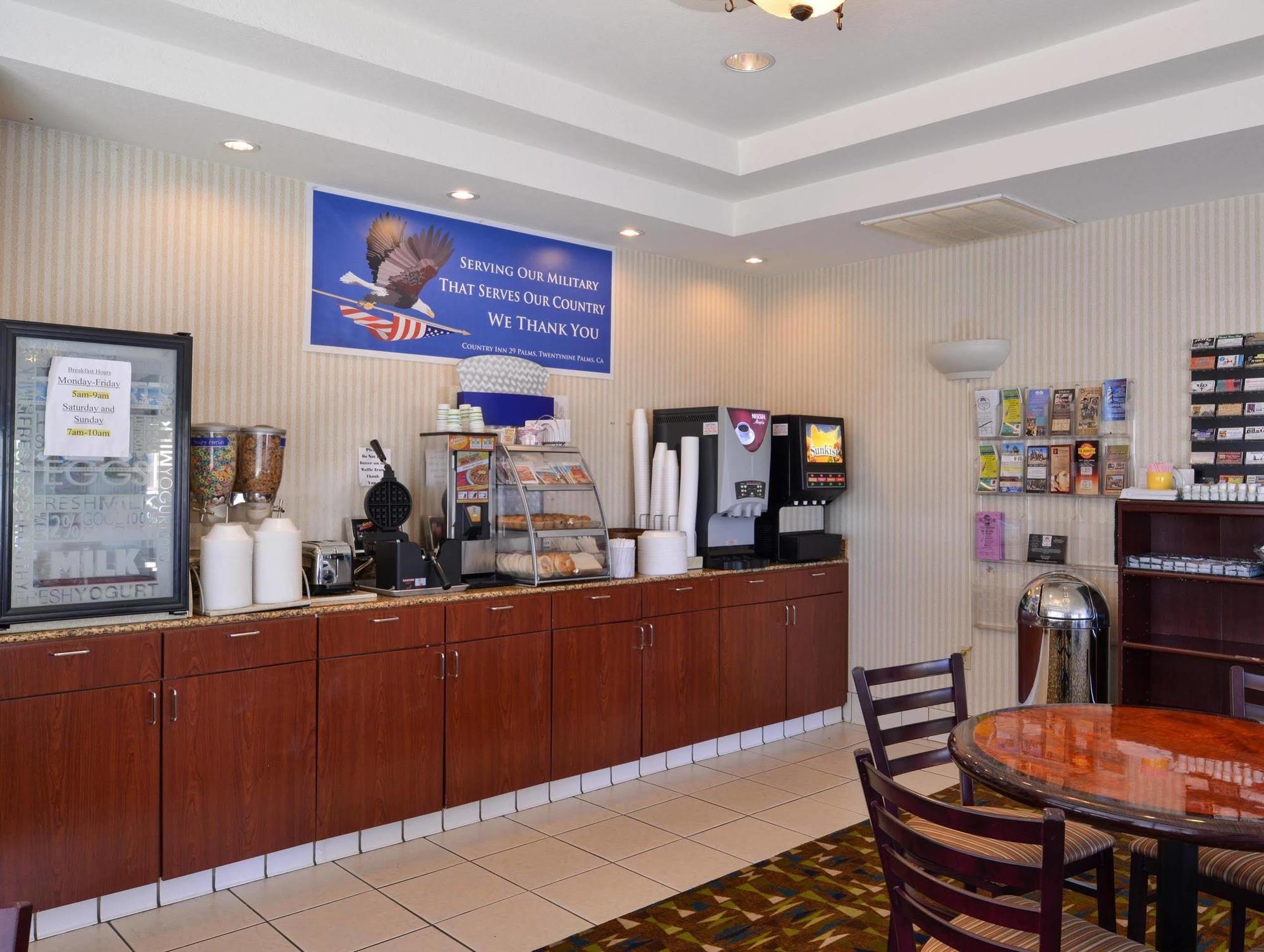 Starlight Inn & Suites Motel 29 Palms Joshua Tree National Park Туентинайн Палмс Екстериор снимка